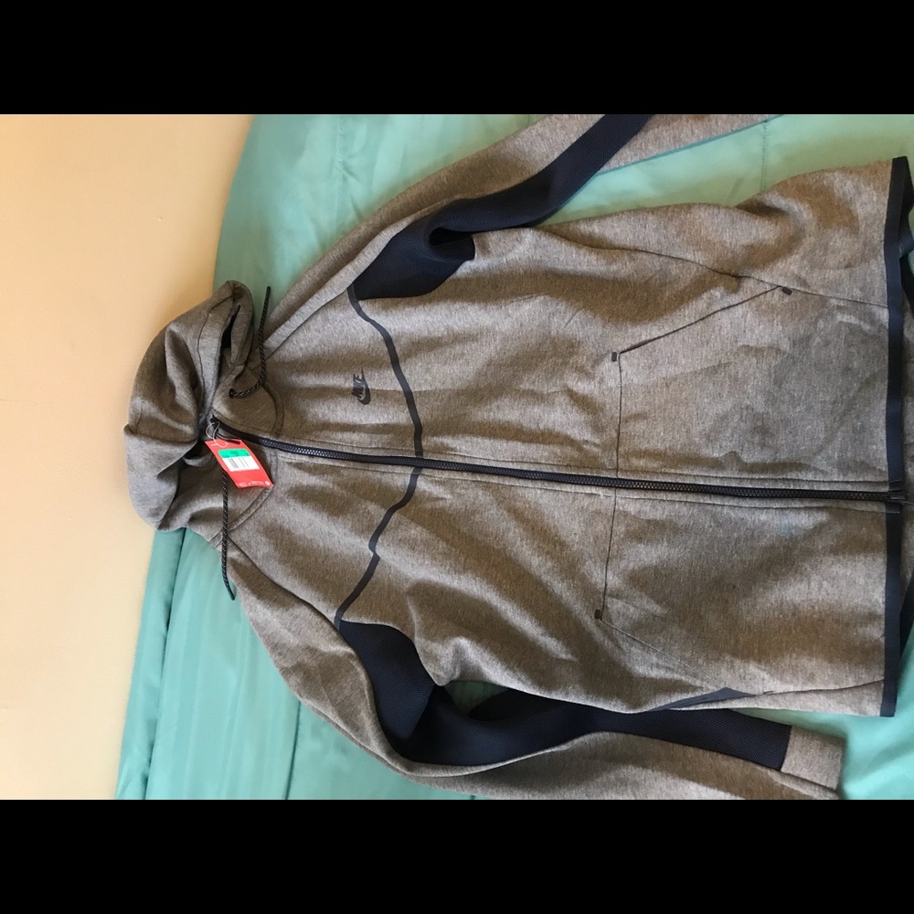 Men’s Nike zip-up hoodie